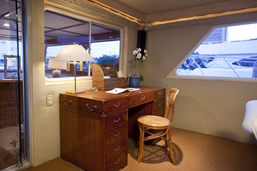 Yacht Georgiana - Desk