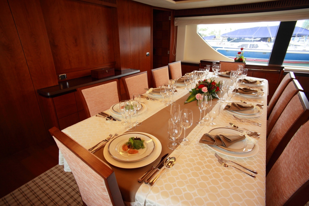 Yacht HYE SEAS II -  Formal Dining