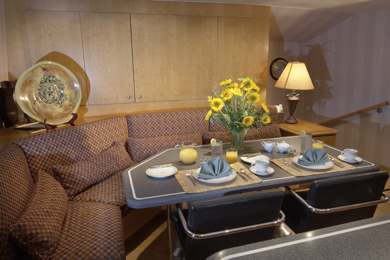 Yacht INDEPENDENCE 2 -  Galley Dinette