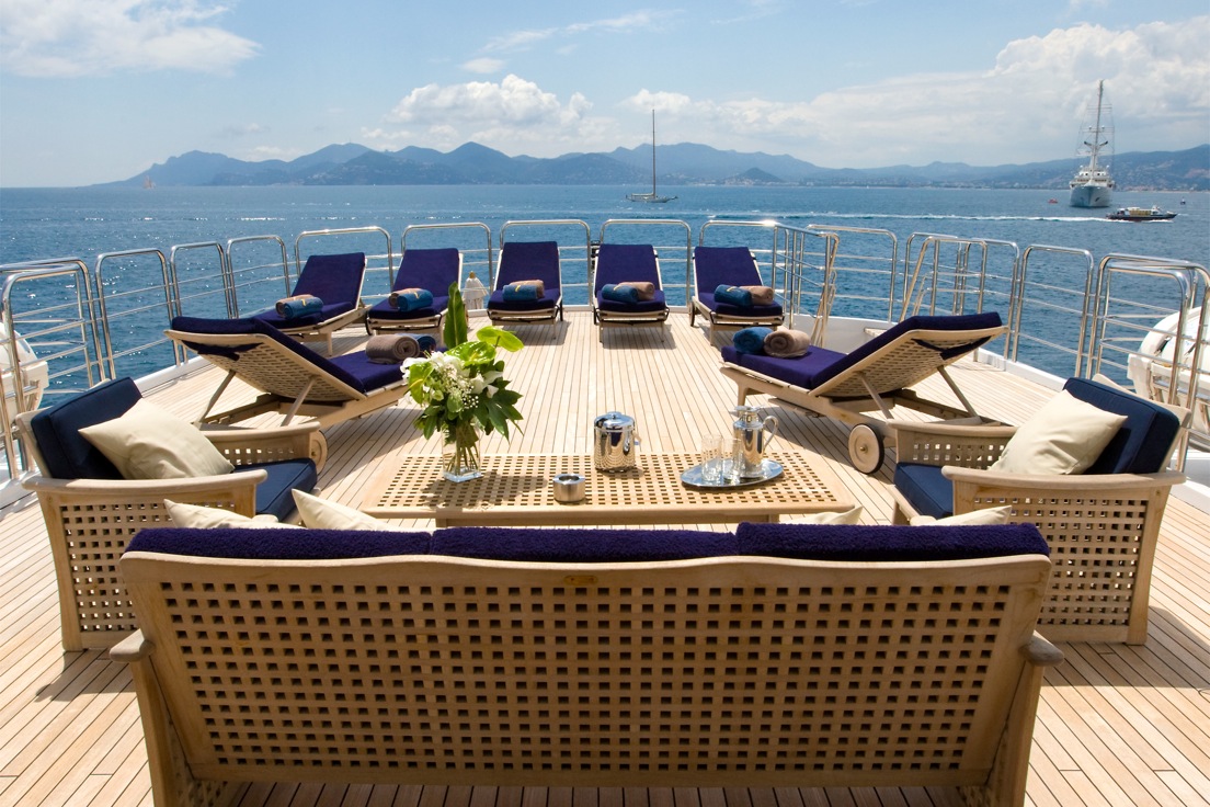 Yacht INSIGNIA - Sundeck Seating