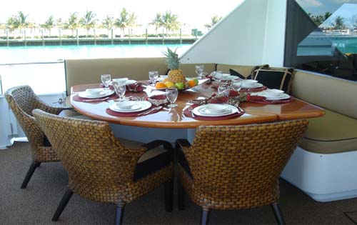Yacht ISLAND TIME - Aft Deck Al Fresco Dining