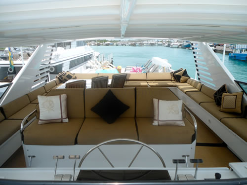Yacht ISLAND TIME - Flybridge Looking Aft