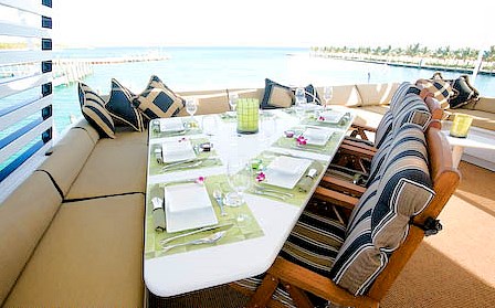 Yacht ISLAND TIME - Flybridhe Al Fresco Dining