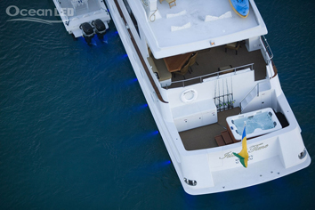 Yacht ISLAND TIME - Jacuzzi from above
