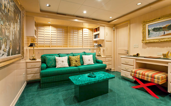 Yacht ISLANDER -  Study with sofa that converts to double bed