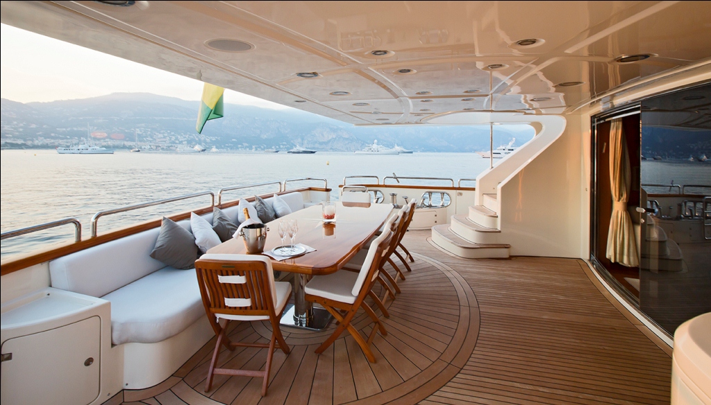 Yacht LA DEA -  Aft Deck Al Fresco Dining