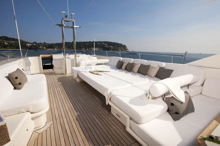 Yacht LA MASCARADE -  Top Deck lounging