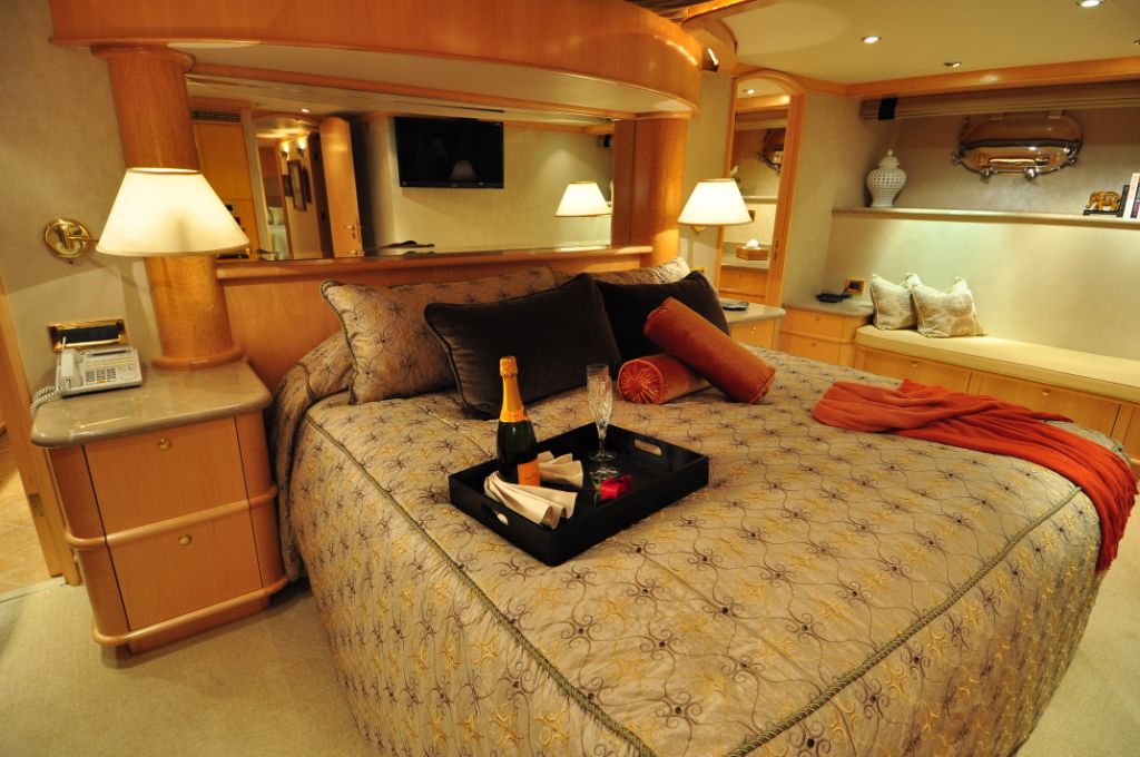 Yacht LADY DIANE II -  Master Cabin