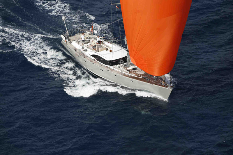 Yacht LUSKENTYRE -  Sailing with Spinaker