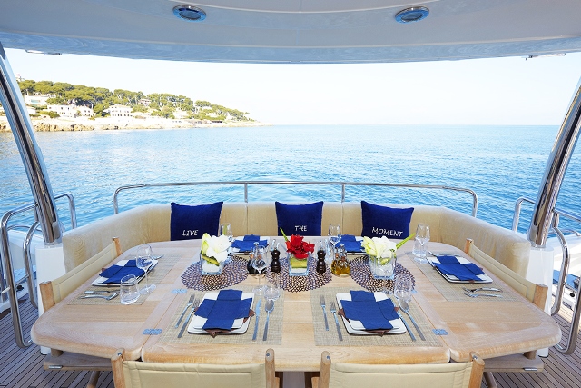 Yacht Live the Moment - Aft deck dining