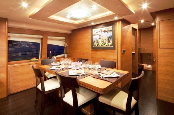 Yacht MAYAMA -  Formal Dining