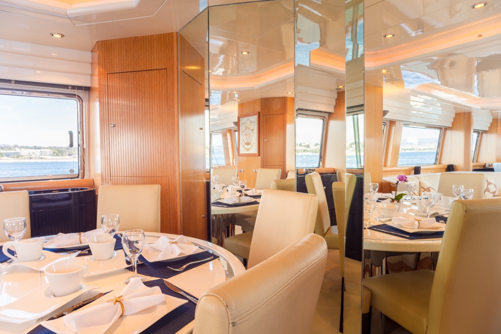 Yacht MOONDANCE - Dining