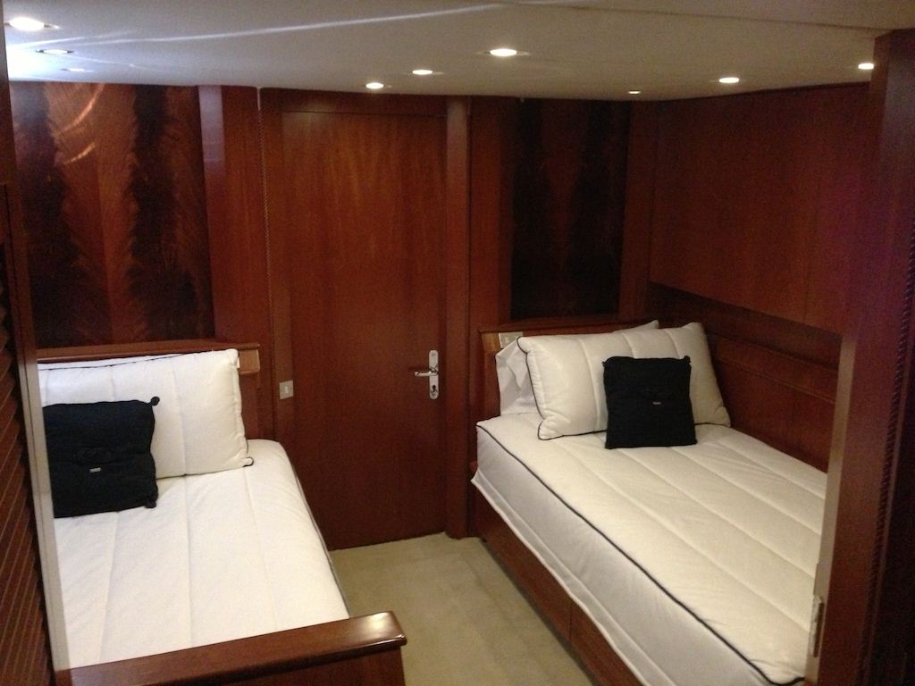 Yacht NEVER SAY NEVER -  Twin Cabin