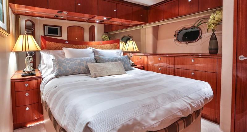 Yacht NO COMPLAINTS - Port Guest Cabin