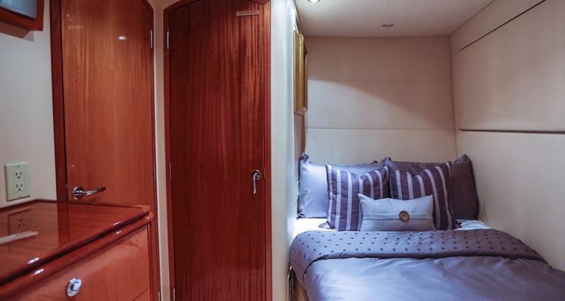 Yacht NO COMPLAINTS - Starboard Guest Cabin.