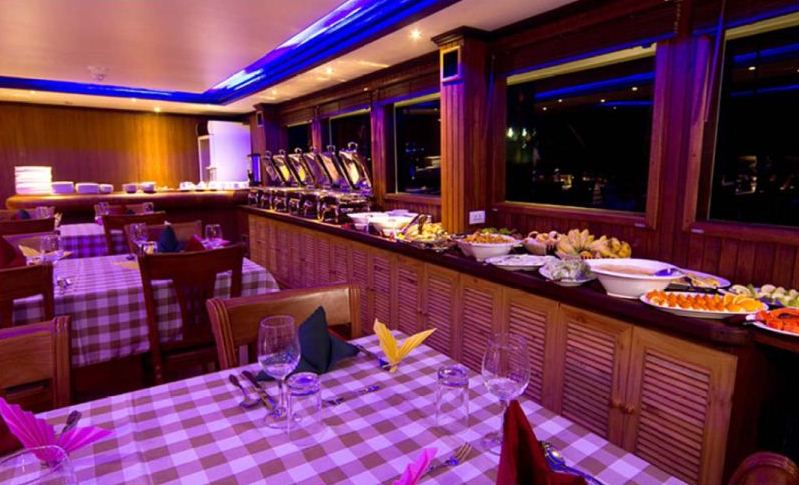 Yacht OCEAN SAPPHIRE -  Formal Dining