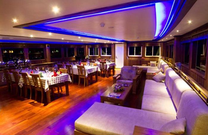 Yacht OCEAN SAPPHIRE -  Salon and Dining