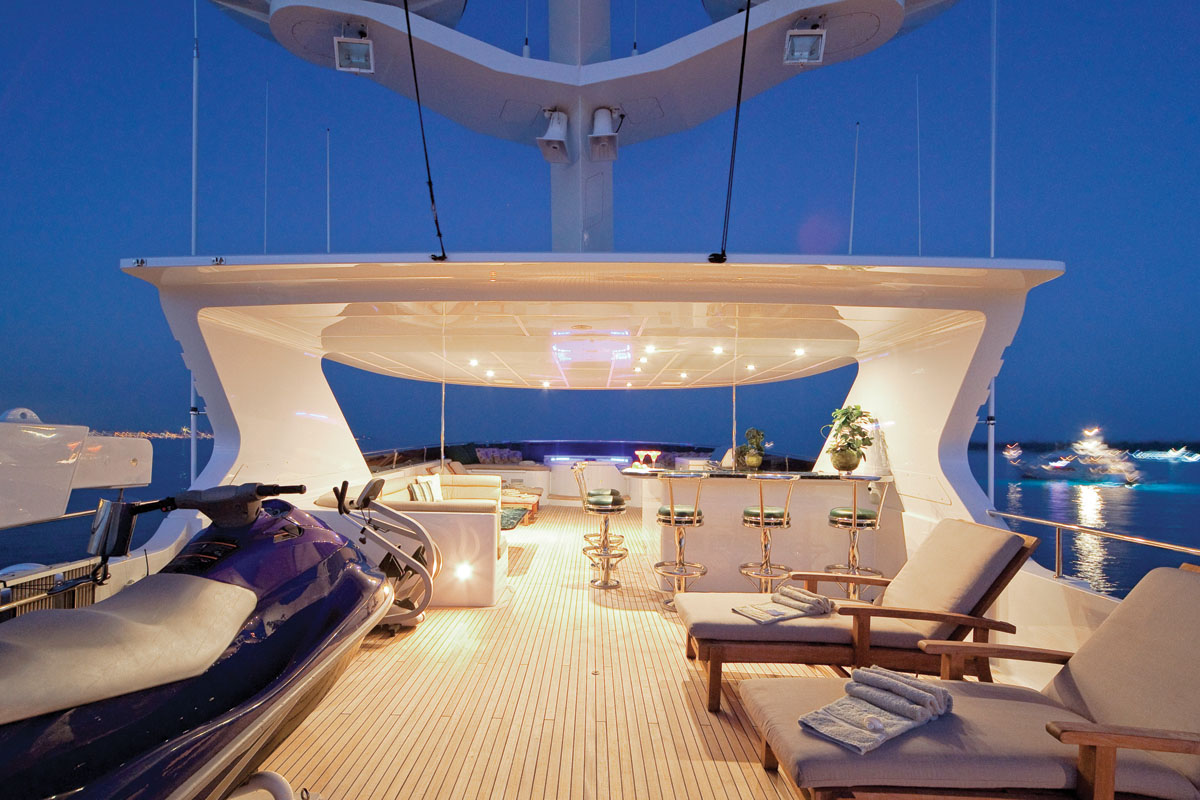 Yacht ONE MORE TOY -  Sundeck