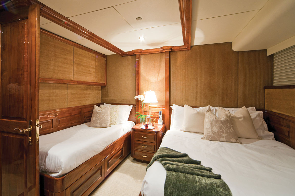 Yacht ONE MORE TOY -  Twin Cabin