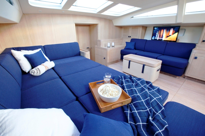 Yacht PTARMIGAN -  Main Salon Lounge