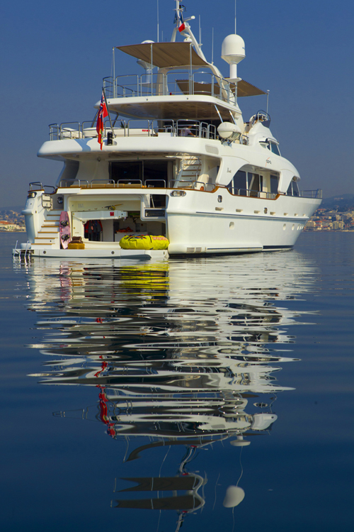 Yacht QUID PRO QUO -  Aft View