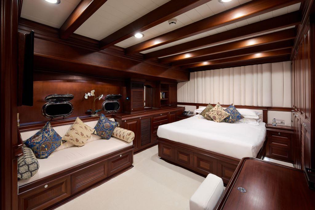 Yacht RIANA - Master cabin