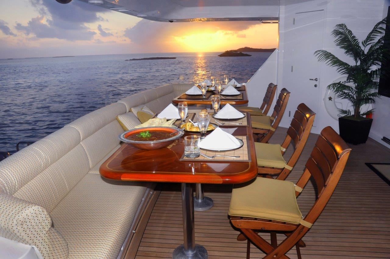 Yacht SCOTT FREE -  Aft Deck Dining