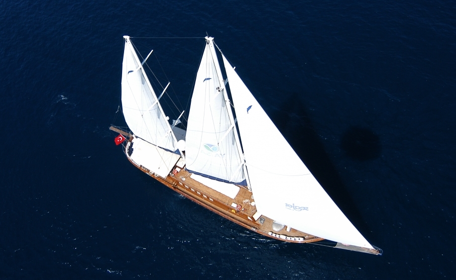Yacht SEA DREAM - Aerial shot