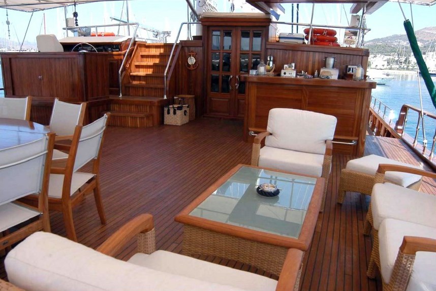 Yacht SEA DREAM - Aft deck seating