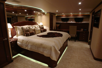 Yacht SEAS THE MOMENT -  Master Cabin