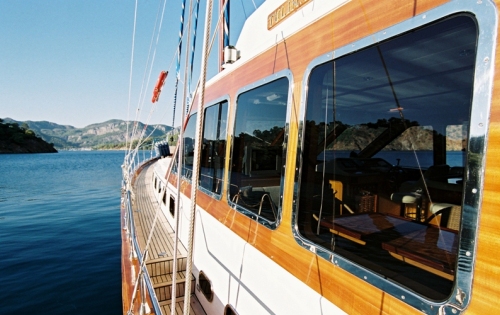 Yacht SERENITY 70 -  Side Deck