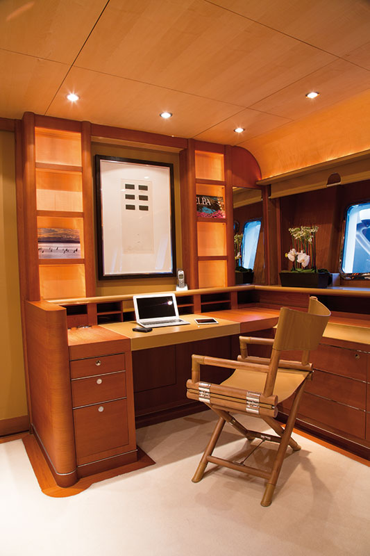 Yacht SERENITY ATLANTIC -  Lower Lounge Desk