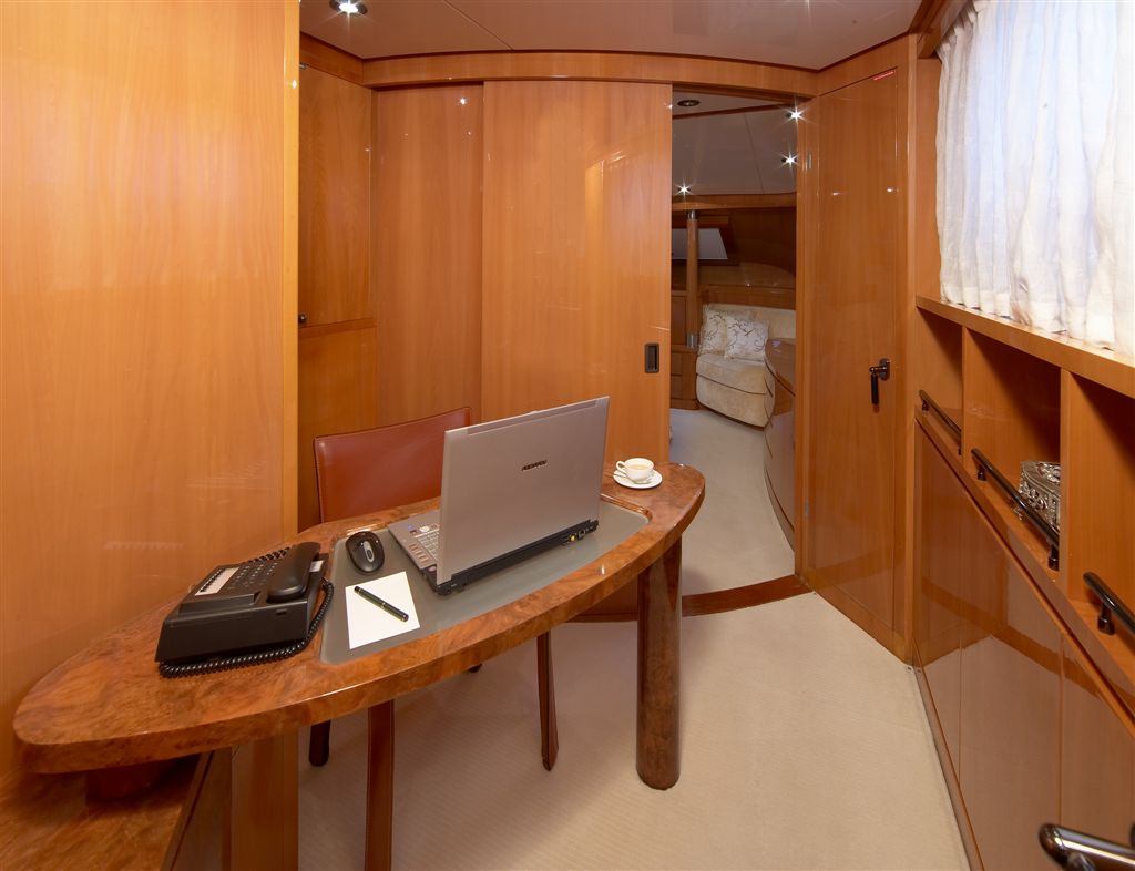 Yacht SOLONA -  Study Area