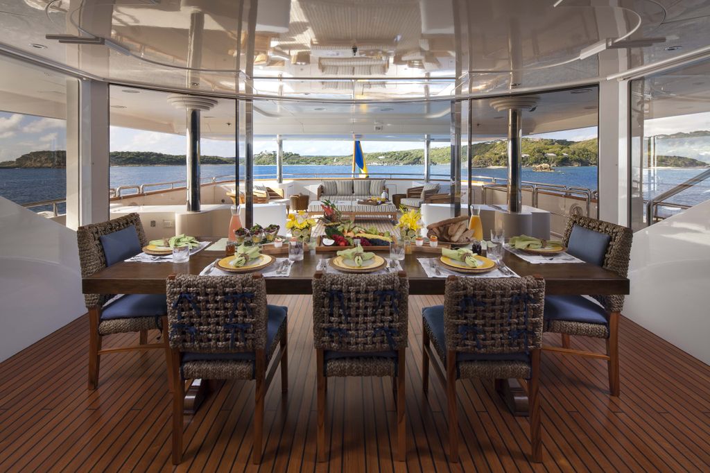 Yacht STARFIRE -  Bridge Deck Dining
