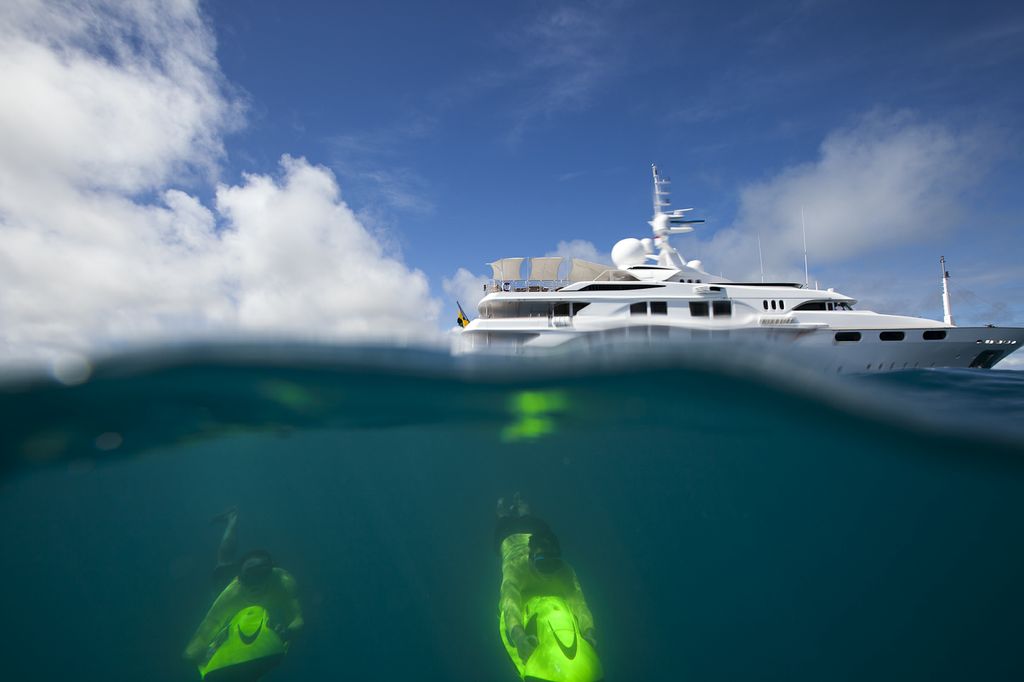 Yacht STARFIRE -  Underwater exploring