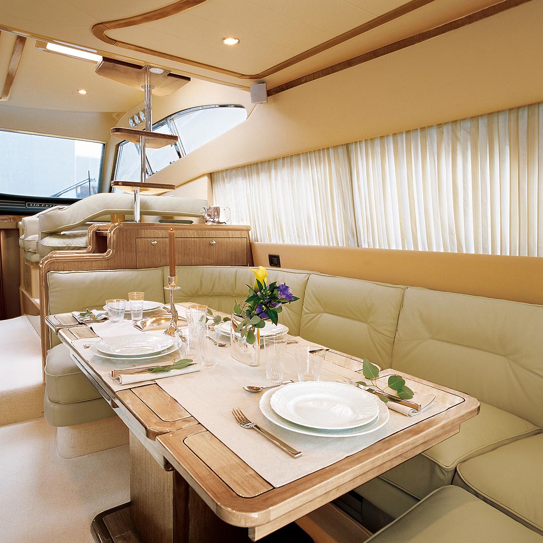Yacht TIME OUT - Dining