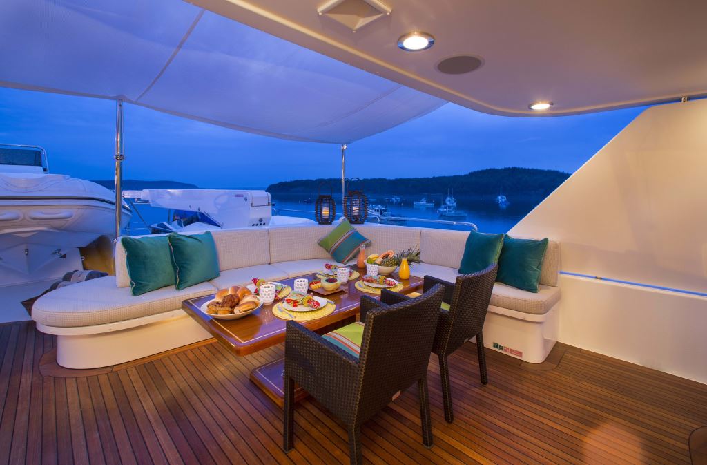 Yacht TRISARA -  Bridge Deck Al Fresco Dining