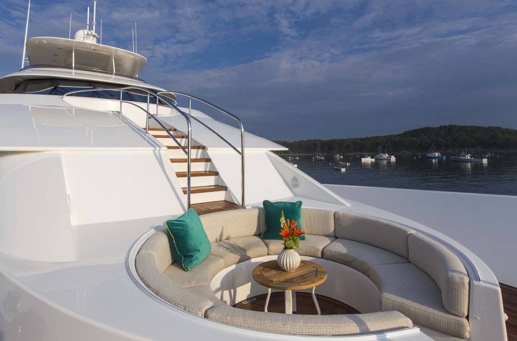 Yacht TRISARA -  Foredeck Seating