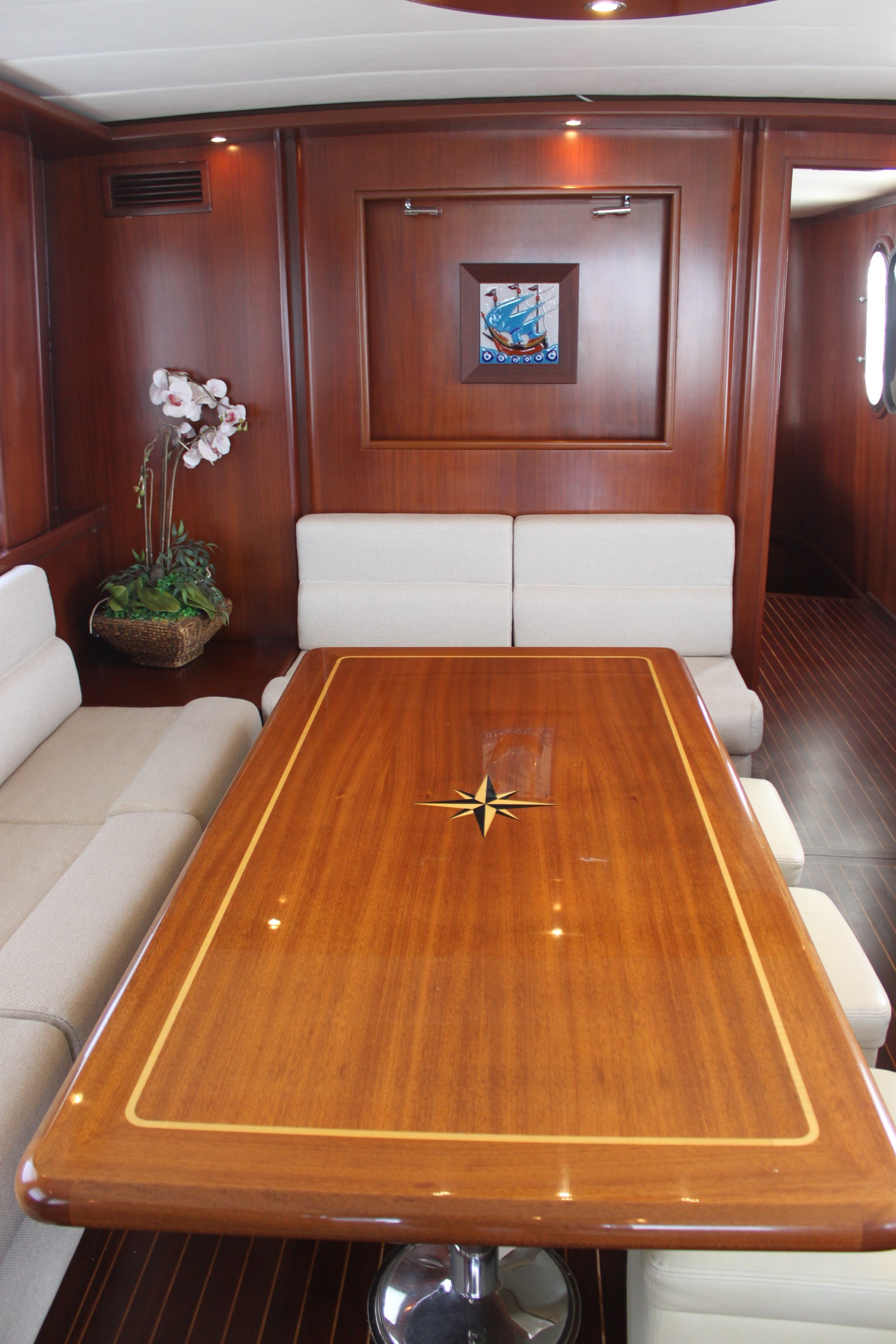Yacht VANGUARD -  Formal Dining