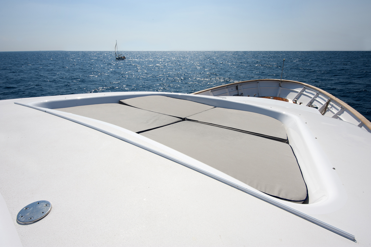 Yacht WOLF TWO -  Foredeck
