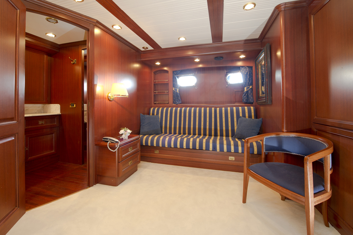 Yacht WOLF TWO -  Owner Cabin Sofa