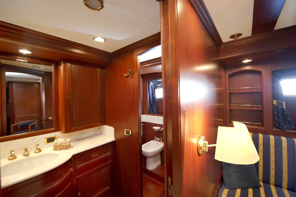 Yacht WOLF TWO -  Owner Ensuite