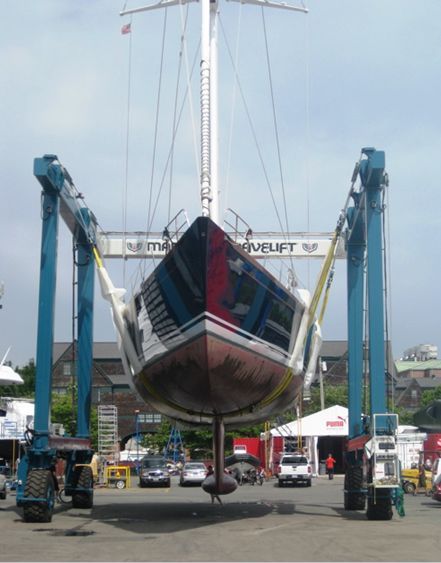 Newport Shipyards 100 BFMII mobile boat hoist - Marine Travelift Inc