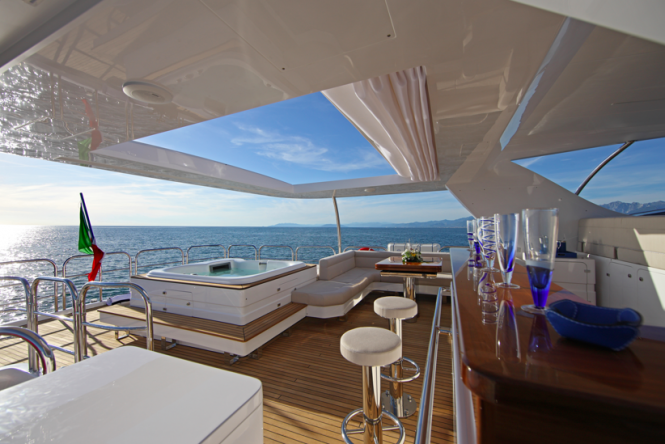 Delfino 93 Motor Yacht Sundeck