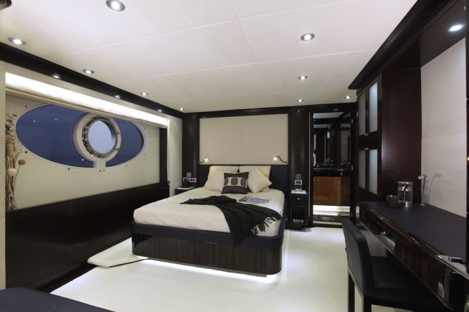 Majesty 125 motor yacht Owner Suite