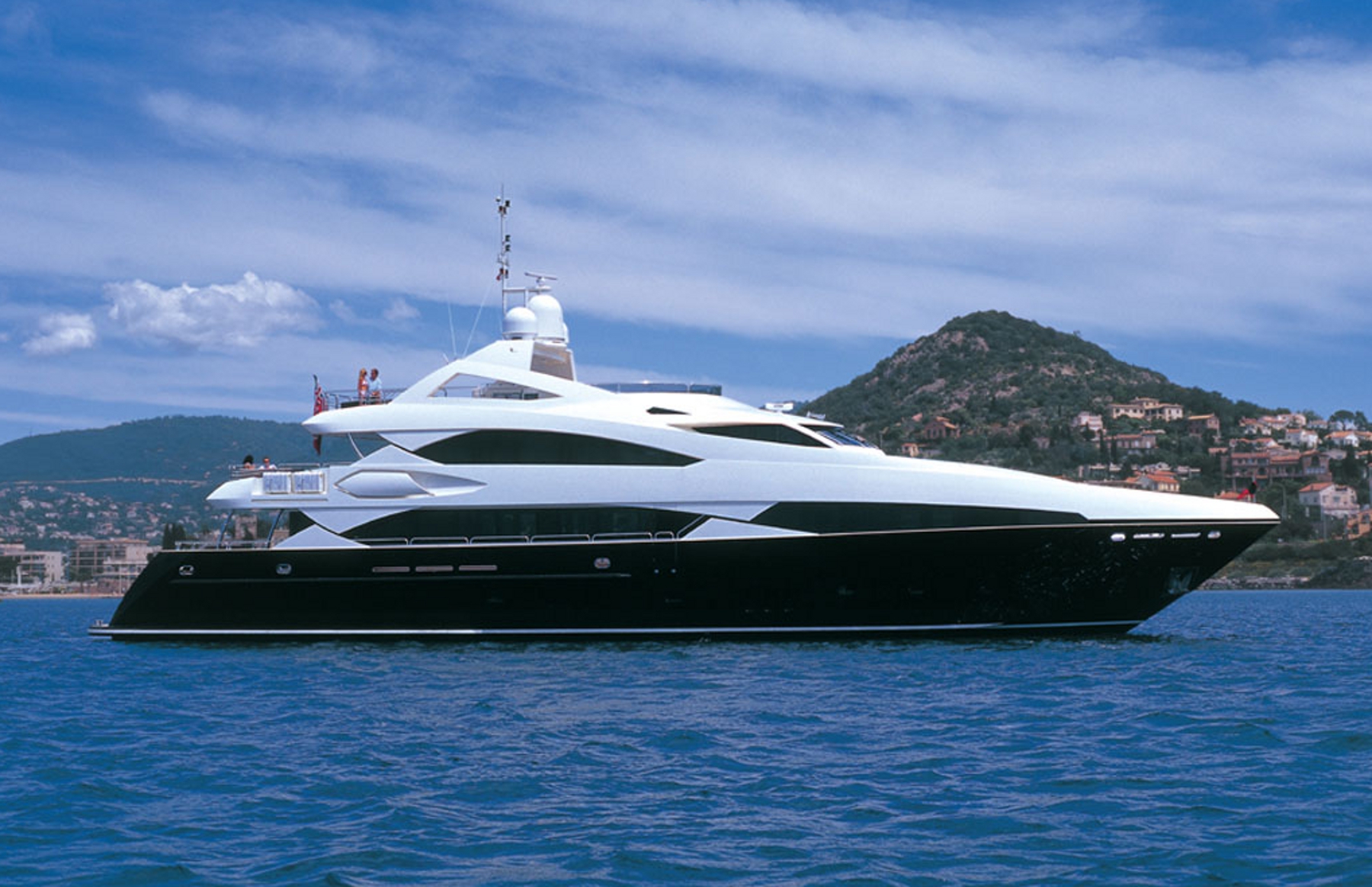 who makes sunseeker yachts