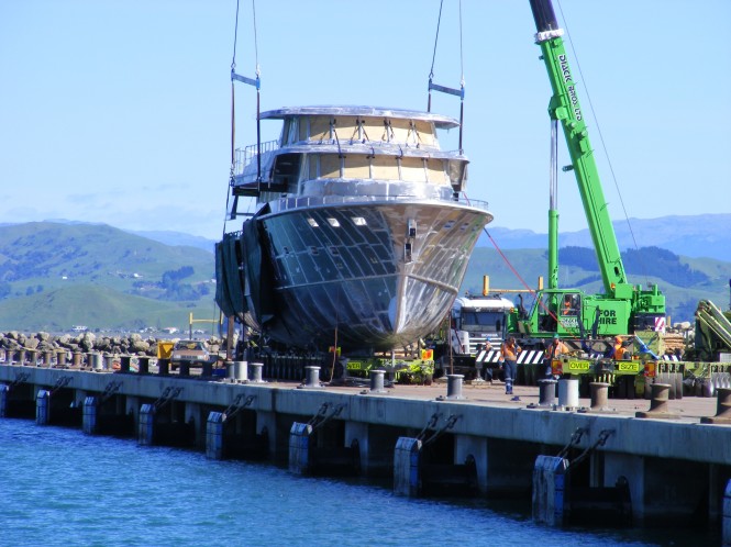 Launching DP-08 motor yacht BLACK PEARL in Napier