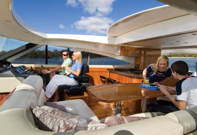 The expansive cockpit of the 5800 SY features a large dining table