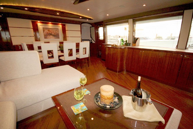 Argos Yachts delivers and sells its flagship Argos Gulfstream 92 motor yacht (Argos G92) Salon