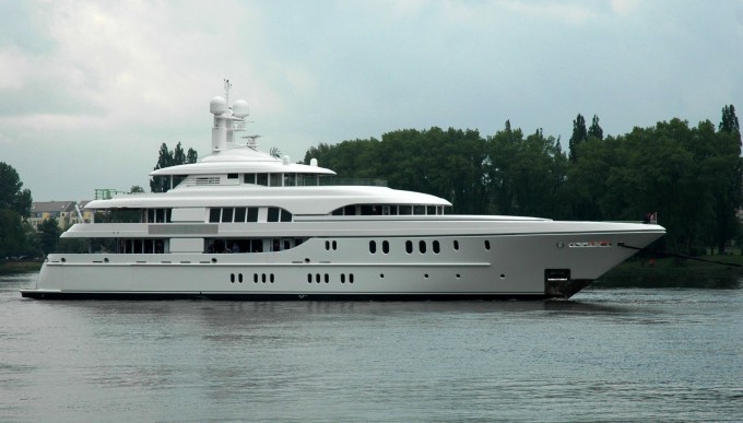 Motor Yacht Solemates by  Lurssen Superyacht offers Ipad applications for charterers